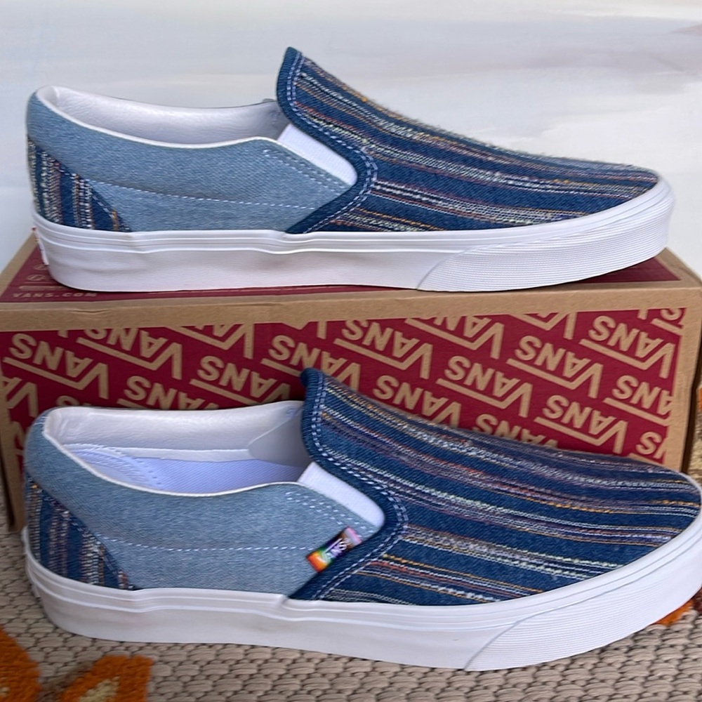 Vans Men’s Classic Slip-On
2gether As Ourselves Multi
VN000BVZCYL
Sneakers
